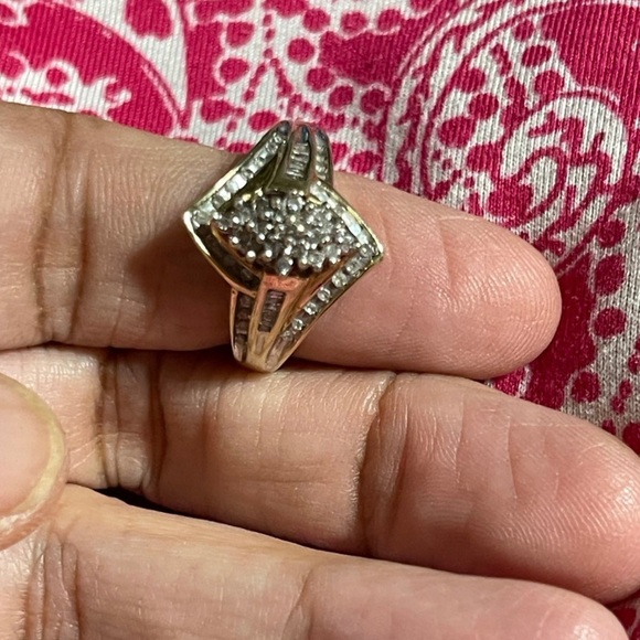 10k Gold .75 ct Diamond Ring. - Picture 3 of 9